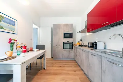 Cucina o angolo cottura di GuestHost - Chic Parma Flat Near City Center