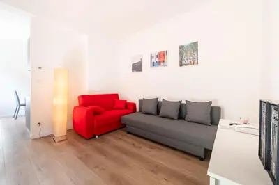 Area soggiorno di GuestHost - Chic Parma Flat Near City Center