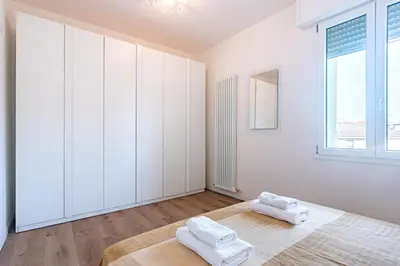 Letto o letti in una camera di GuestHost - Chic Parma Flat Near City Center