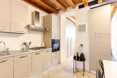 Cucina o angolo cottura di Artistic Urban Apartment