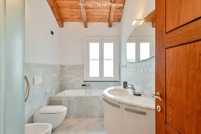 Bagno di Villa Effe, Terre Marine