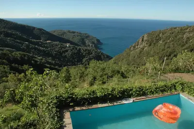 Paesaggio naturale nelle vicinanze della villa