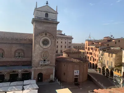 Vista generica su Mantova o vista sulla città dall'interno dell'appartamento