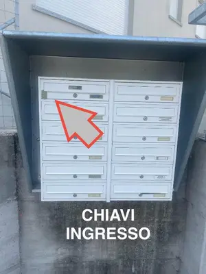 Certificato, attestato, insegna o altro documento esposto da Polly house