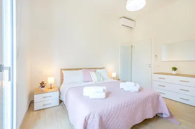 Letto o letti in una camera di Mutina LuxLife Home close to Center - Free Parking