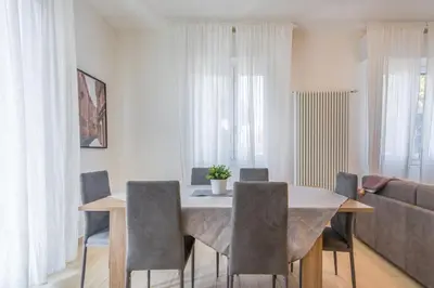 Area soggiorno di Mutina LuxLife Home close to Center - Free Parking