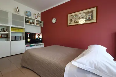 Letto o letti in una camera di Alby's apartment, nella Motor Valley con parcheggio privato