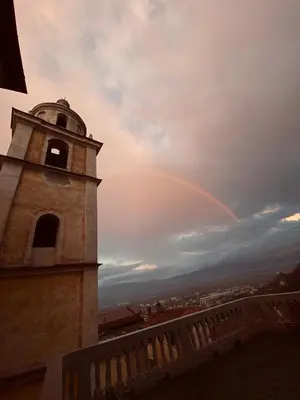 Alba o tramonto visti dall'interno della casa vacanze o dai dintorni