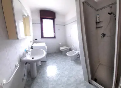 Bagno di Confortevole appartamento a Reggio Emilia