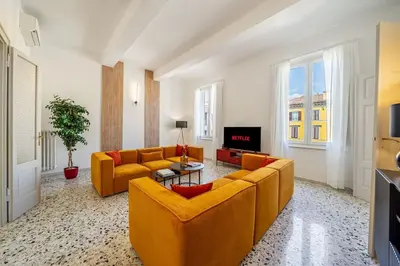 TV o dispositivi per l'intrattenimento presso Lussuoso appartamento con vista Ghirlandina