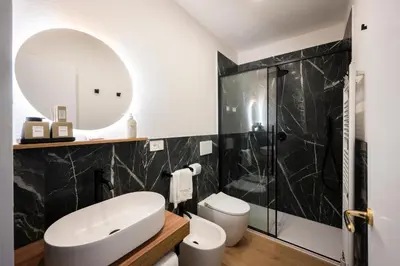 Bagno di Palazzo Garibaldi Parma Luxury Rooms & Suites
