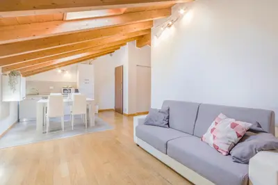 Area soggiorno di Stazione a 200m - Centro - Easy Parma Stay