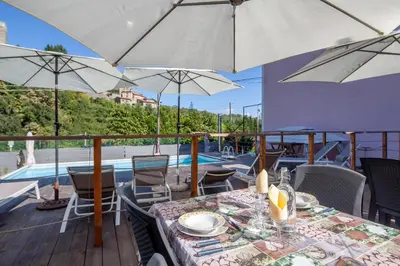 Piscina di Appartamento Perla in front of the Castle- Pool, wellness&Special Dinner o nelle vicinanze