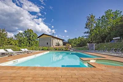 Piscina di Pretola o nelle vicinanze