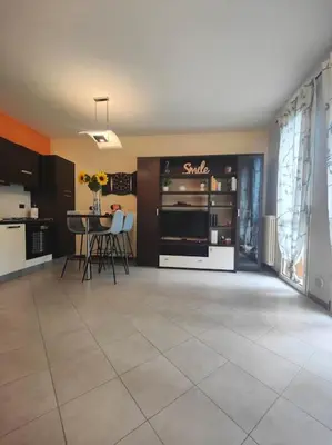 Cucina o angolo cottura di GLAMOUR HOUSE, Comoda a tutti i servizi