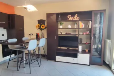 Cucina o angolo cottura di GLAMOUR HOUSE, Comoda a tutti i servizi