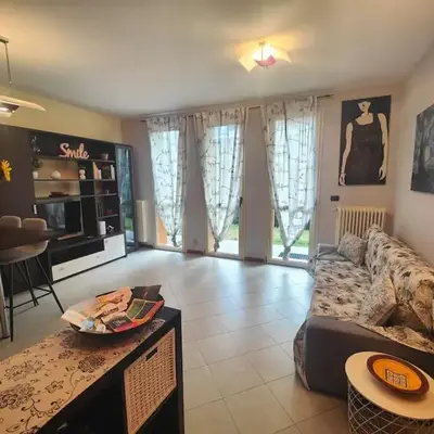 GLAMOUR HOUSE
