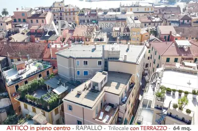 Vista generica su Rapallo o vista sulla città dall'interno dell'appartamento