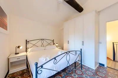 Letto o letti in una camera di JOIVY Bright 2BR flat, moments from the beach