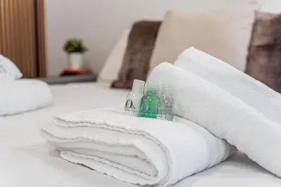 Letto o letti in una camera di Martin's Home - Historic Boutique Apartment with Free Parking, Fast Wi-Fi, AC, Perfect for Couples & Business in Modena Center