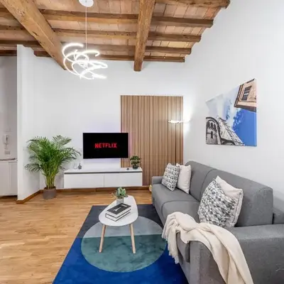 Martin's Home - Historic Boutique Apartment with Free Parking