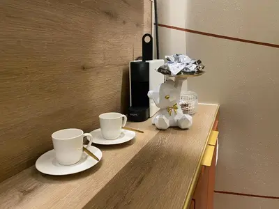 Set per la preparazione di tè e caffè presso Queen Room in pieno centro- Confort,Relax e Privacy
