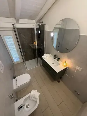 Bagno di ROOMS,REGGIO AFFITTACAMERE con Bagno Privato, TV, Clima , Wi-Fi