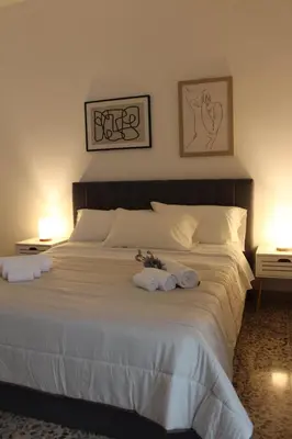 Letto o letti in una camera di Bilocale moderno centro Mantova