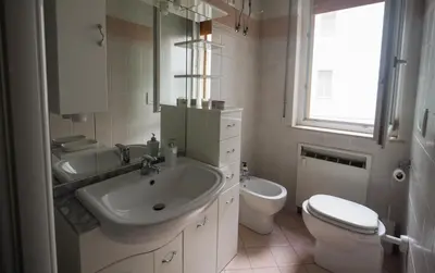 Bagno di Bilocale moderno centro Mantova