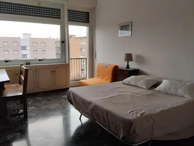 Letto o letti in una camera di Alloggio centrale comodo al mare e alla stazione