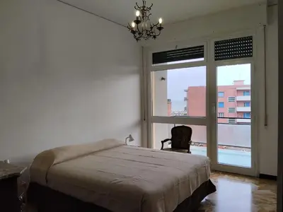 Letto o letti in una camera di Alloggio centrale comodo al mare e alla stazione