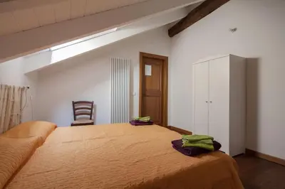 Letto o letti in una camera di appartamento in casa medievale