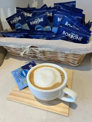 Set per la preparazione di tè e caffè presso B&B Luna Suite & Room