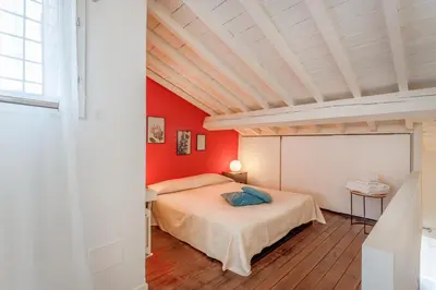Letto o letti in una camera di Ghirlandina Loft - In the Historic Center of Modena