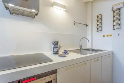 Cucina o angolo cottura di Ghirlandina Loft - In the Historic Center of Modena