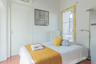 Letto o letti in una camera di Crema centro, Luminoso, Comfort