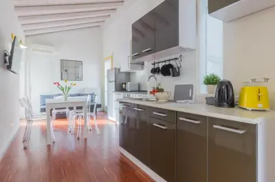 Cucina o angolo cottura di Crema centro, Luminoso, Comfort