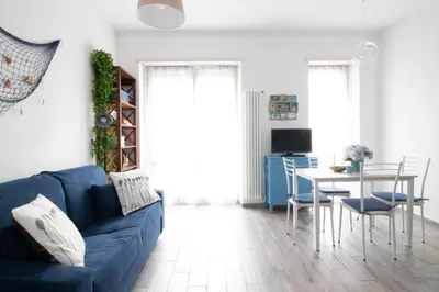 Area soggiorno di WELCOME RIVIERA - FIOCCO DI MARE elegante e moderno appartamento completamente rinnovato situato in una zona tranquilla -toll parking at 15 euro per day to be booked in advance -subject to availability