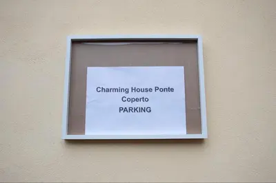 Certificato, attestato, insegna o altro documento esposto da 100 Mq, Free Parking, Charming House Ponte Coperto