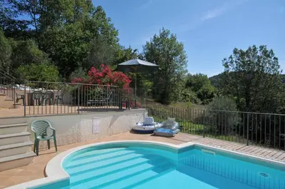 Piscina di Villa Il Nido 8 Pax by VILLASRETREATS o nelle vicinanze