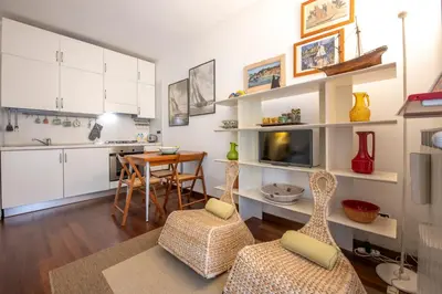 Cucina o angolo cottura di 274b- Casa delle Due Baie, 10 minuti a piedi dalla Baia del Silenzio e dal Centro Storico