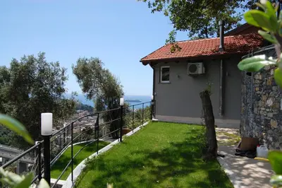Paesaggio naturale nelle vicinanze della villa