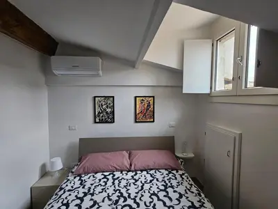 Letto o letti in una camera di Elegant and beautiful in the heart of Modena