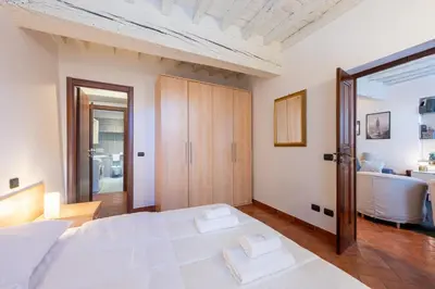 Letto o letti in una camera di GuestHost - Piazza San Bartolomeo Bright&Comfy Apt x4