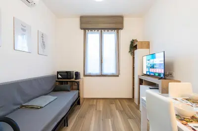 TV o dispositivi per l'intrattenimento presso La Nonantolana Apartment - Eden e Ocean