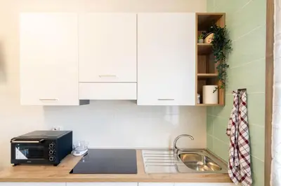 Cucina o angolo cottura di La Nonantolana Apartment - Eden e Ocean