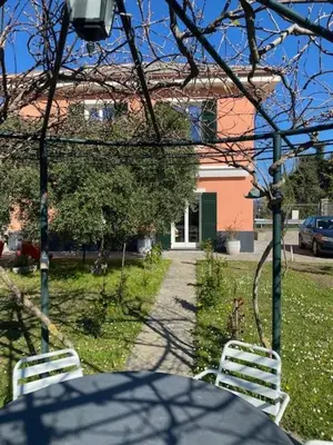 Giardino di Una casa nel verde sulle colline di Lavagna