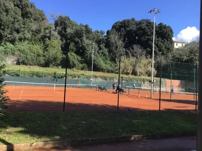 Attività di tennis o squash presso l'appartamento o nelle vicinanze