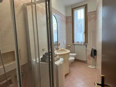 Bagno di Residenza d'autore a Reggio Emilia