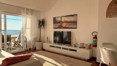 TV o dispositivi per l'intrattenimento presso Attico con terrazza fronte mare a Cavi di Lavagna